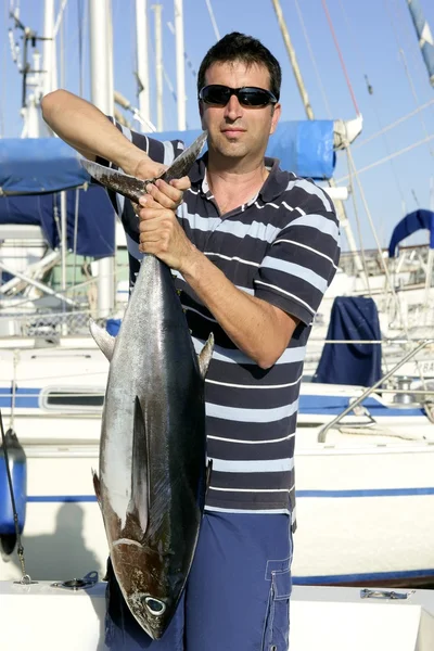 Big game visser met zoutwater tonijn — Stockfoto