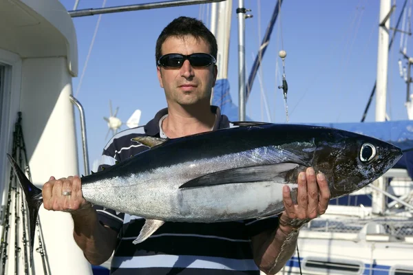 Big game fisherman with saltwater tuna — Stock Photo, Image