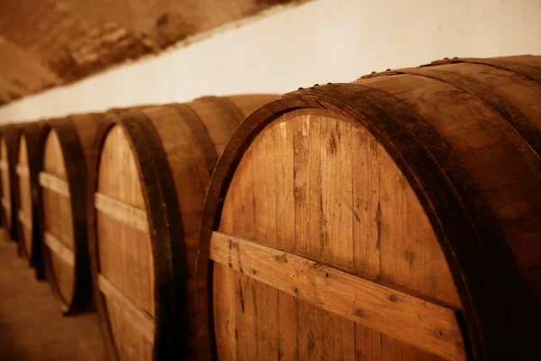 Madeira natural vinho dourado barril adega — Fotografia de Stock