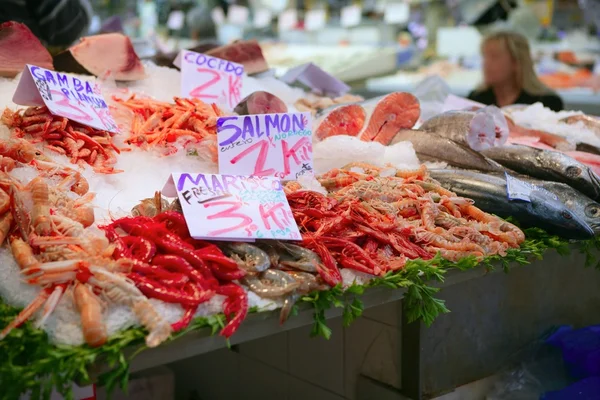 Fisk och skaldjur på marknaden över is — Stockfoto