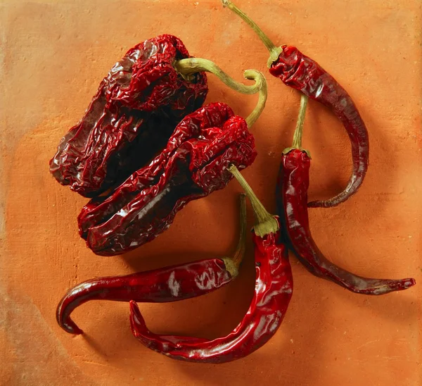 Red hot chili peppers gedroogd — Stockfoto