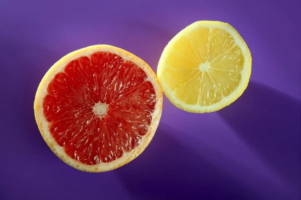 Narenciye dilimleri, limon ve greyfurt — Stok fotoğraf