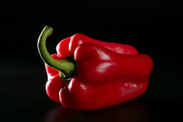 Paprika červená makro černém pozadí — Stock fotografie