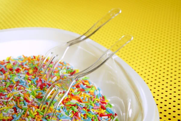 Барвиста маленька солодка цукеркова тарілка — стокове фото