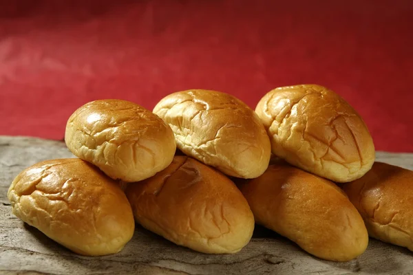 Brioche trochę chleba ułożone w dwóch rzędach — Zdjęcie stockowe