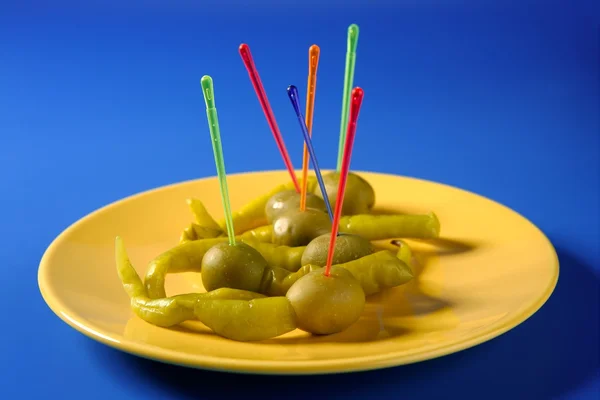 Olivy a občerstvení teplé zeleného pepře — Stock fotografie