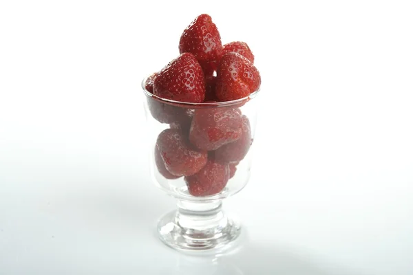 Tasse Erdbeeren — Stockfoto