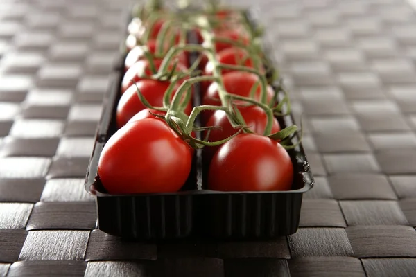 Rama de tomates rojos — Foto de Stock