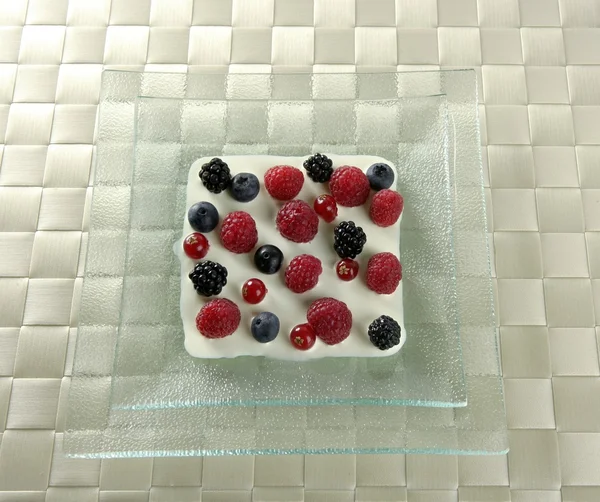 다양 한 딸기와 크림의 혼합 — 스톡 사진