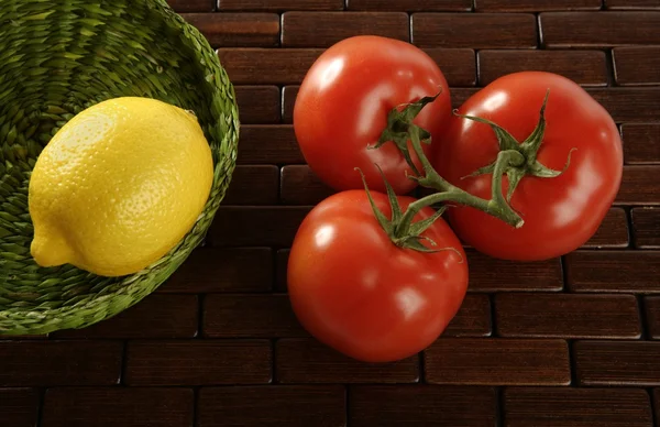 Gevarieerde groenten en fruit — Stockfoto