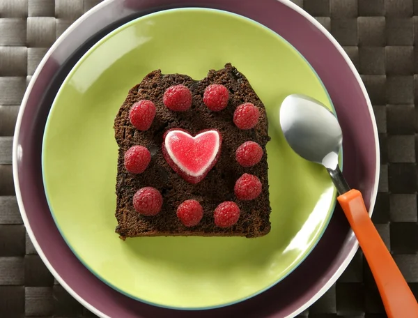 Lovely raspberryes and heart cake — Stock Photo, Image