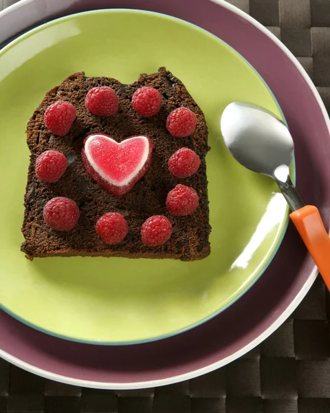 Piękny tort raspberryes i serca — Zdjęcie stockowe
