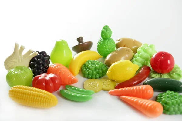 Selvaggina di plastica, finte verdure e frutta varie — Foto Stock