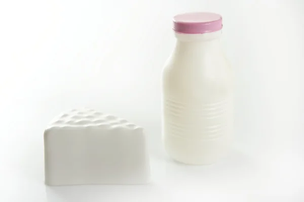 Фальшивые детская еда, молоко и сыр — стоковое фото