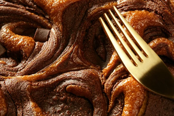 Ciasto czekoladowe upraw makro tekstury, złoty światło — Zdjęcie stockowe