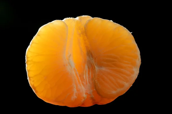 Mandarin makró szegmens fekete felett — Stock Fotó