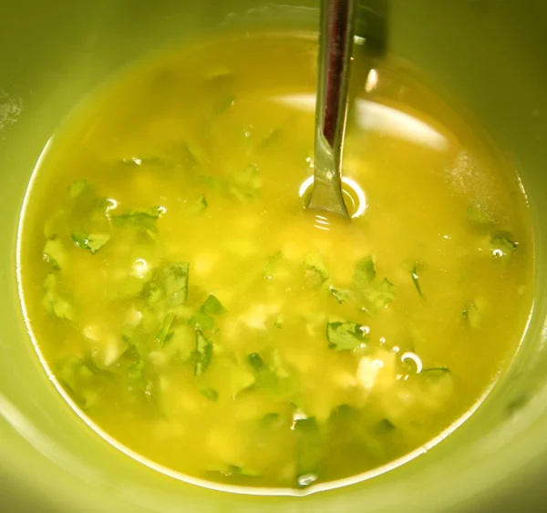 Alho, salsa, limão e óleo molho espanhol — Fotografia de Stock
