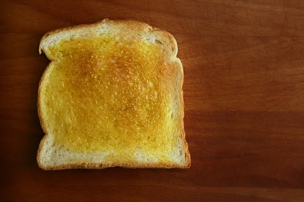Leckeres Brot Toast und Olivenöl über Holz — Stockfoto