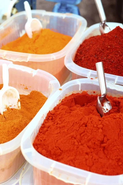Saffraan paprika curry geel oranje specerijen — Stockfoto