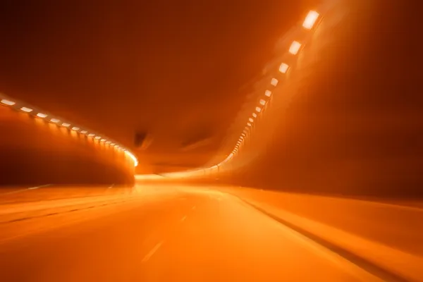 Kırmızı altın bulanık ışık tüneli — Stok fotoğraf