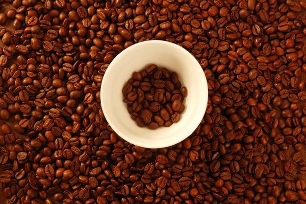 Kaffee goldbraune Textur um weiße Tasse — Stockfoto