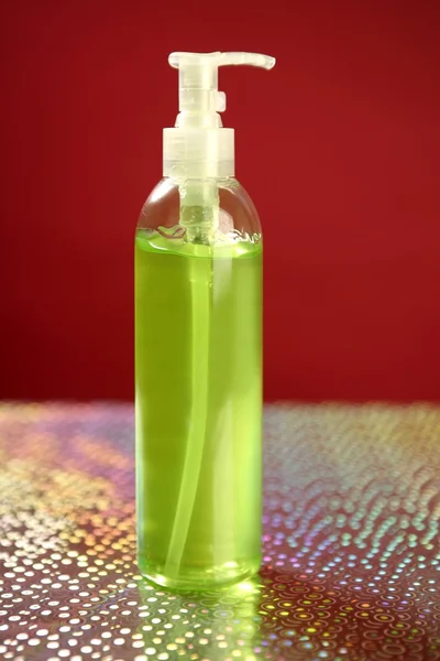 Aloe vera gelu zelená průhledná láhev — Stock fotografie