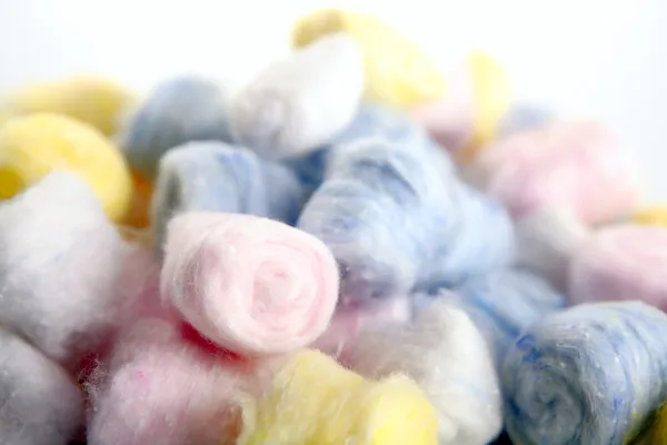 Cor de algodão compõem limpador cosmético — Fotografia de Stock