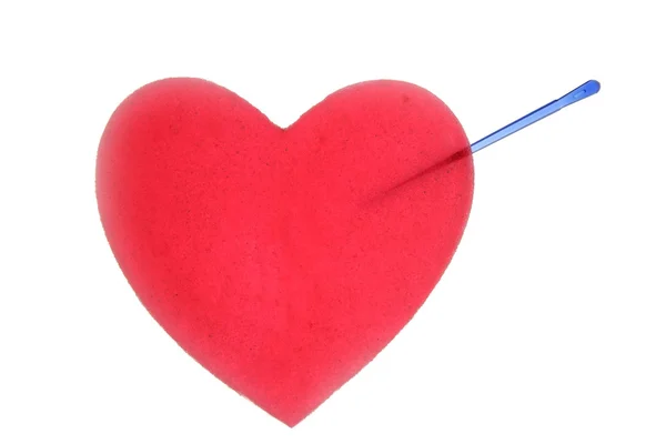 Valentinky červené srdce s barevné kolíky — Stock fotografie