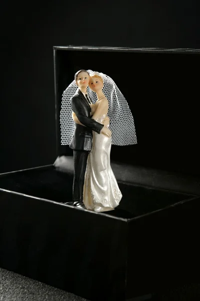 Marriage couple figurine in a black box — Stock Photo, Image