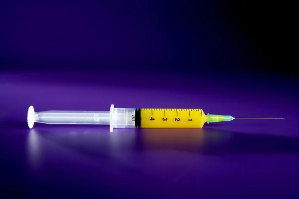Yellow syringe with needle, health, genetics — Stock Photo, Image