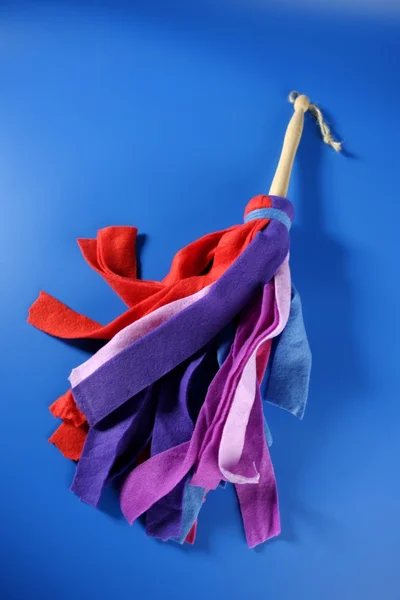 Kleurrijke stofdoek huisvrouw schoonmaken van gereedschappen — Stockfoto