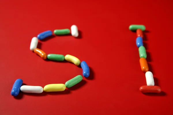 De kleurrijke snoep van de Candy met brief vormen — Stockfoto