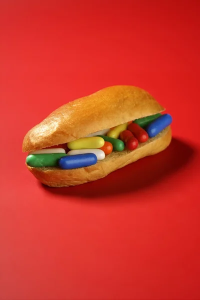 カラフルなキャンディ甘いの作ったサンドイッチ — ストック写真