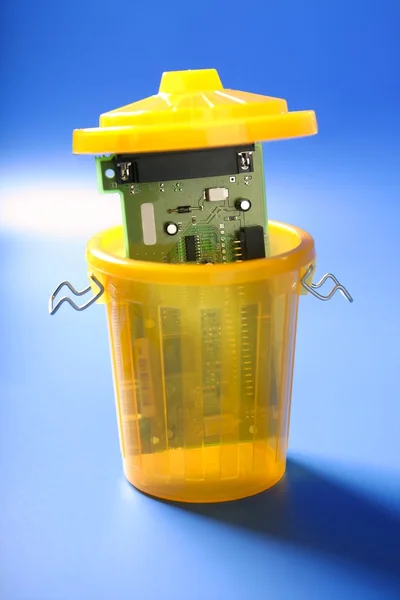 Technology circuit on the trash — Stock Photo, Image