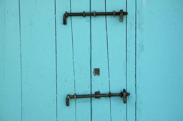Ηλικίας χρώμα ξύλινη πόρτα στην μεσογειακή — Φωτογραφία Αρχείου