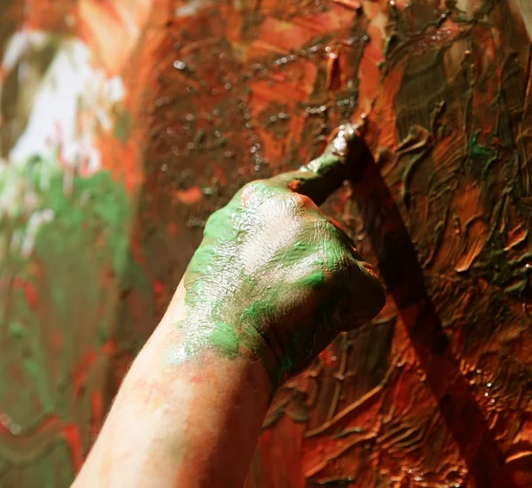 Crianças artista mãos pintura multi cores — Fotografia de Stock
