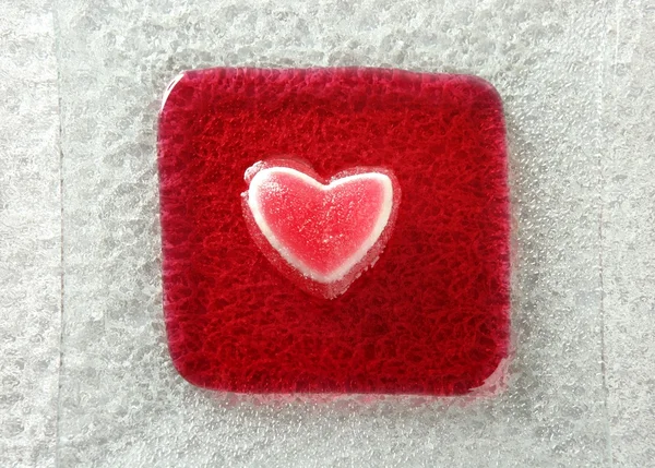 Mangez une gelée coeur sanglant fraise — Photo