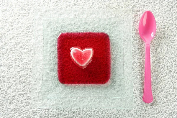 Eten van een aardbei jelly bloedige hart — Stockfoto