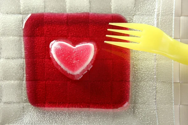 ゼリー イチゴ血心臓を食べる — ストック写真