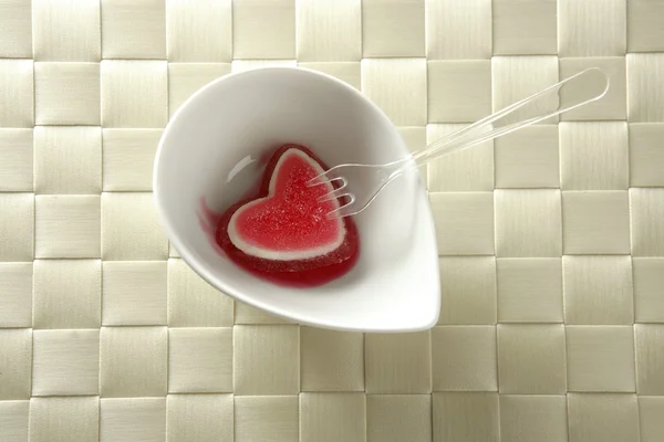 Їжте желе полуничне криваве серце — стокове фото