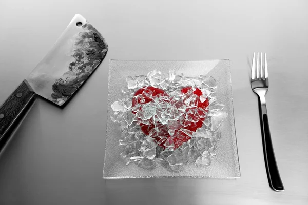 Kanlı bıçak ile kırık kalp — Stok fotoğraf