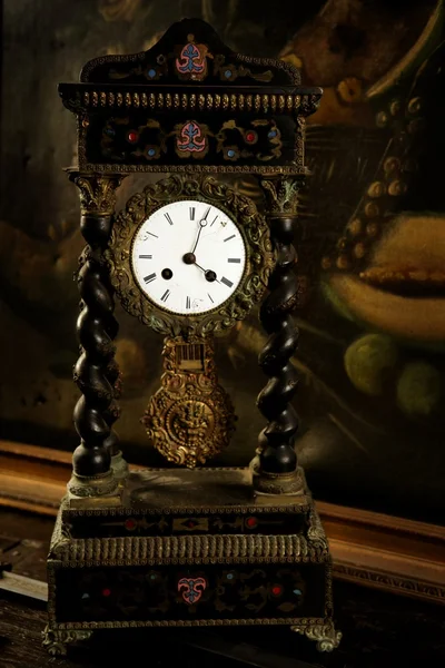 Vintage, antique old clock, oil canvas background — Stock Photo, Image