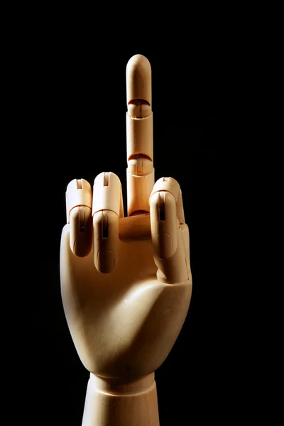 Грязное выражение лица со средним пальцем вверх, деревянная рука манекена — стоковое фото