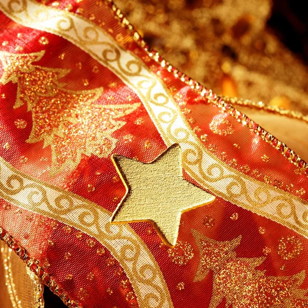 Décoration dorée de Noël avec étoile dorée — Photo