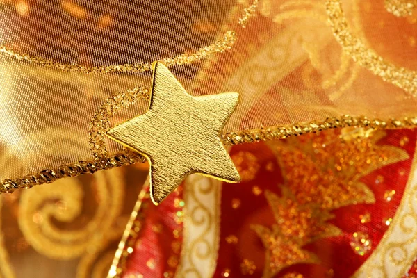 Gold star karácsonyi arany díszítéssel — Stock Fotó