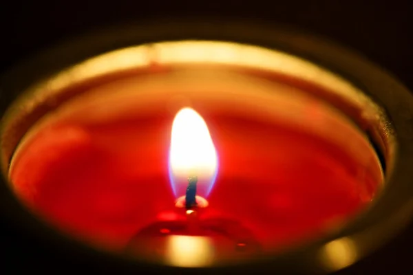 Luz de la vela en una noche de Navidad — Foto de Stock