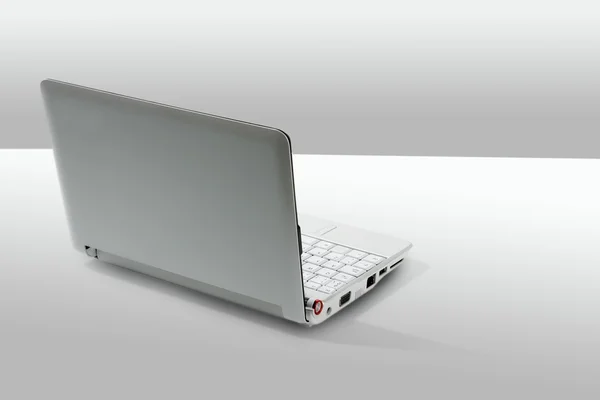 Grauer Laptop in Nahaufnahme noch mit Kopierraum — Stockfoto