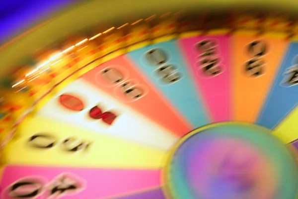 Размытая яркая рулетка для азартных игр — стоковое фото