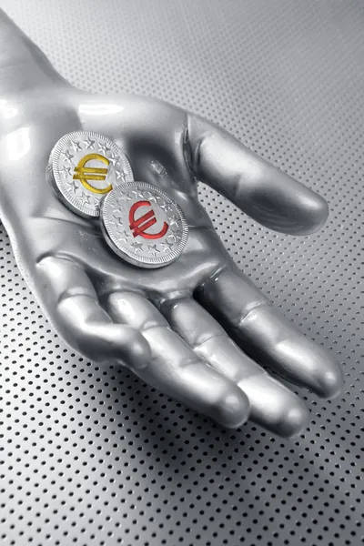 Futuristické eura obchodní mince stříbrné ruky — Stock fotografie
