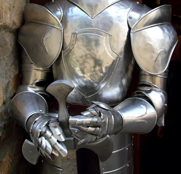 Medeltida krigare soldat metall skyddande bära — Stockfoto